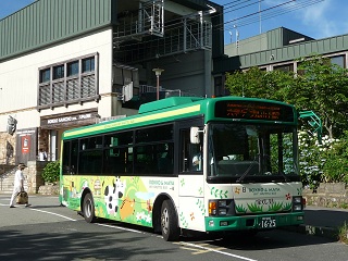 ロープウェイ六甲山頂駅前の山上バス