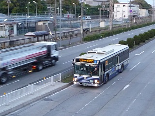 東名古屋港駅と神宮東門行きバス